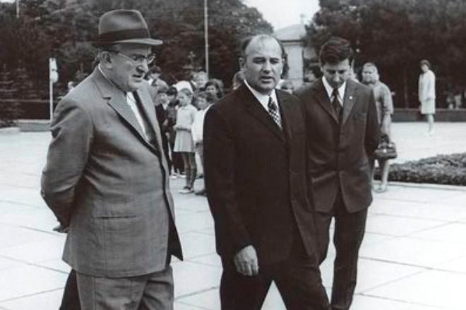 파일:Photo of Andropov and Gorbachev.jpg