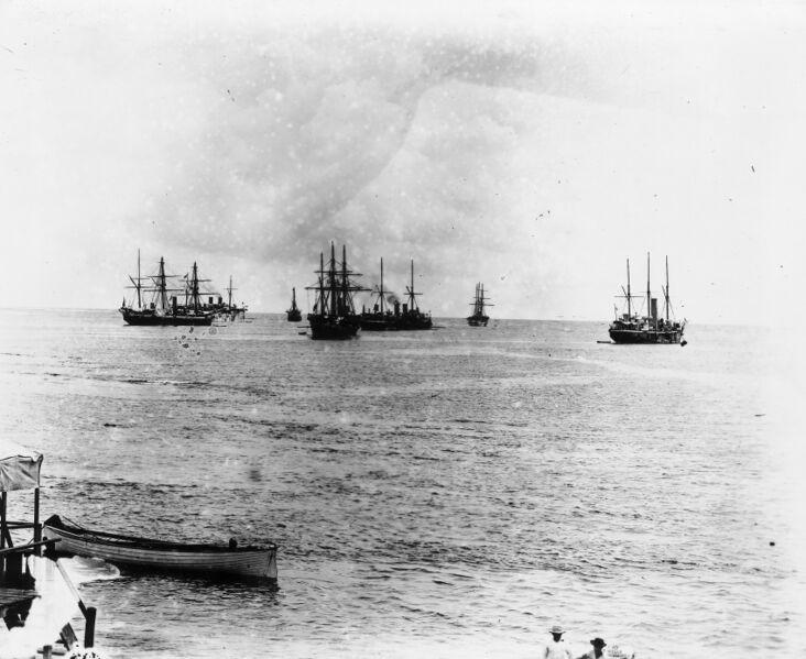 파일:German, British, American warships in Apia harbour, Samoa 1899.jpg