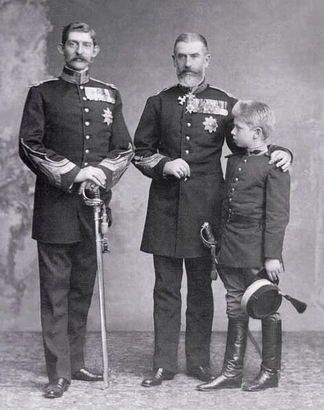 파일:King Carol I of Romania with his nephew and great nephew.jpg