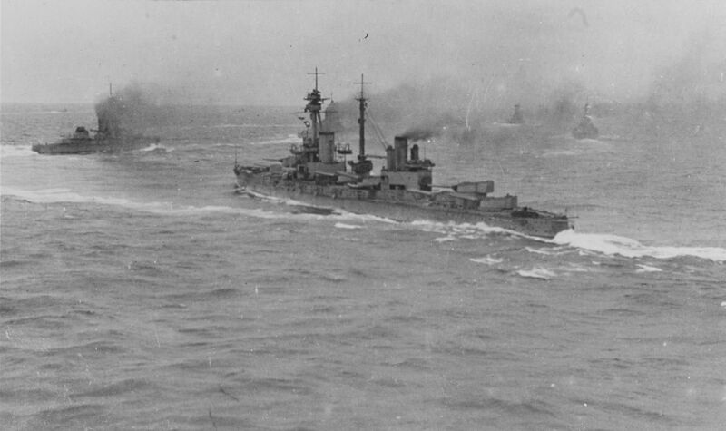 파일:1920px-HMS Agincourt und Erin.jpg